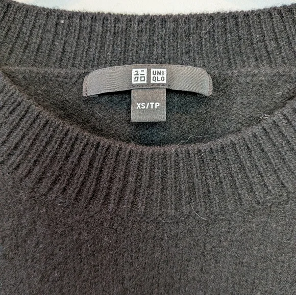 UNIQLO Black Crewneck Women Size XS 100% Wool Long Sleeve - Picture 4 of 9